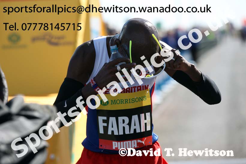 Mo Farah after winning the mens Morrisons Great North Run. Photo: David T. Hewitson/Sports for All Pics